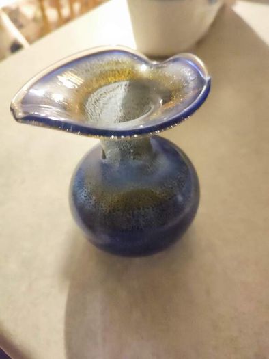 Studio Art Glass Bud Vase Ittig Glasatelier 5  inches Jack in the Pulpit Hand Blown Blue