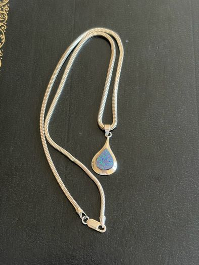 silver neck