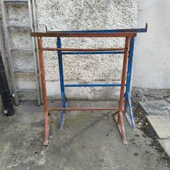 2 builder's trestles