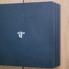 PS4 Pro 1tb + 2 Controllers + Charging Dock + Games