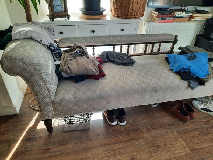 Chaise lounge