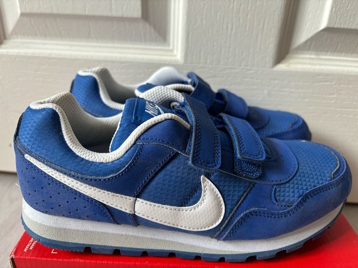 Nike MD Runner PSV UK Kids UK 3 Brand New Unworn