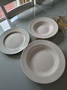 Two large serving bowls /Large plate