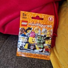 LEGO Minifigures series 4  unopened (8804)