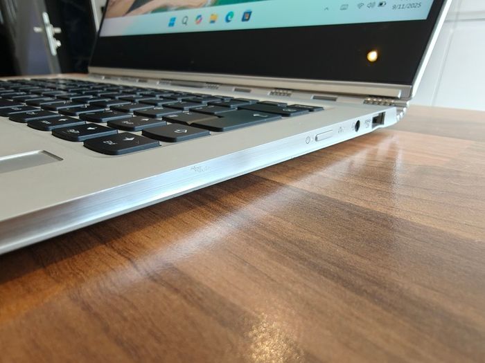 Lenovo Yoga 910 | i5 | 8GB | 256GB | 13.9" 4K Touchscreen |