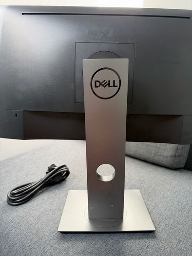 Dell P2217H 22" Monitor with VESA stand