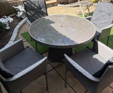 Round Table set