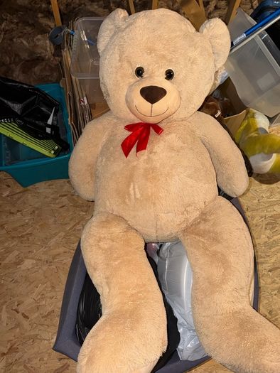 New Giant teddy bear E70 Smyths need gone 3 days old
