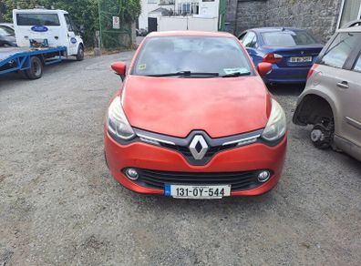 131 Renault Clio Breaking for parts