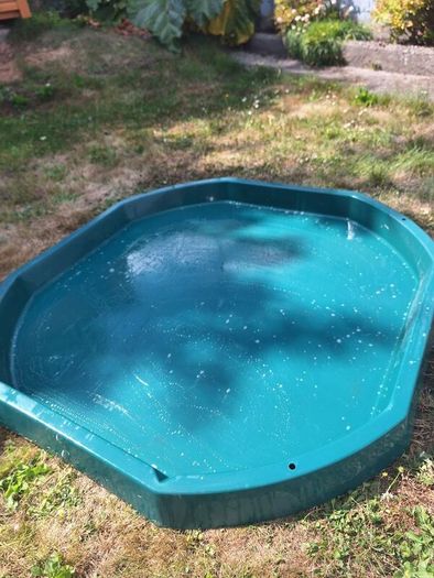Water and sand sensory play tub