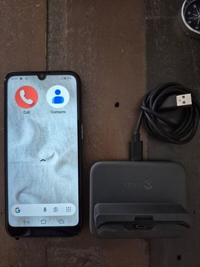 Doro 8100 smartphone