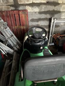 Ride on lawnmowers