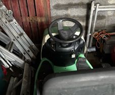 Ride on lawnmowers