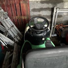 Ride on lawnmowers