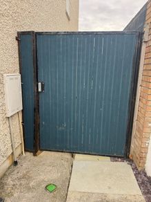 metal gate