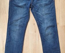 Diesel jeans 32 waist, 34 length. Straight leg