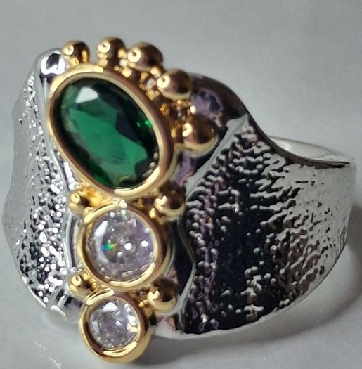 Two Tone Centre Gem & Crystal Vintage Ring