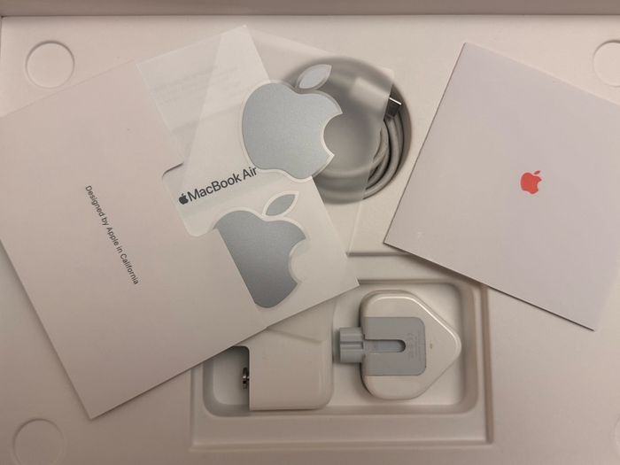 MacBook Air M1 13.3 with Magic Mouse boxed