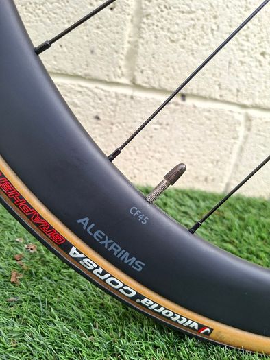 Focus Izalco Max 8.7 Carbon Road Bike