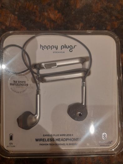 Wireless bluetooth earbuds Happy Plugs brand