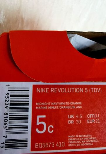 Unisex NIKE kid's runners NEW size UK 4.5