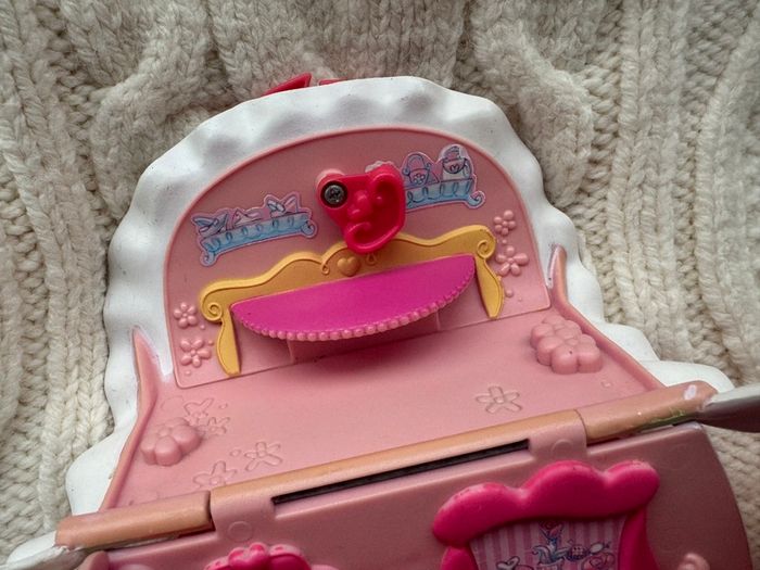 2006 My Little Pony Fancy Fashions Boutique Purse House Playset, Purse Only Used Please look at the pictures