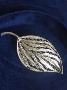 Vintage Sterling silver filigree leaf brooch