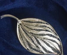 Vintage Sterling silver filigree leaf brooch