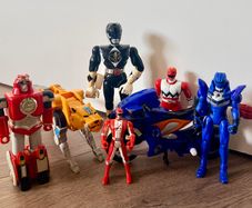 Power rangers figures