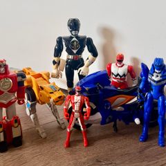 Power rangers figures