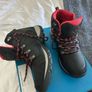 columbia walking boots.  SIZE: 5.5 Image 2