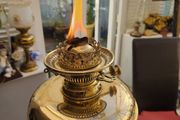 Fantastic victorian brass oil lamp . extends to 2m.