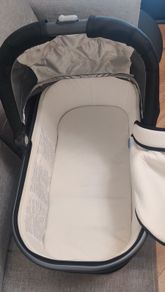 Uppababy Bassinet with rain cover for Vista V2, Cruz, and Ridge