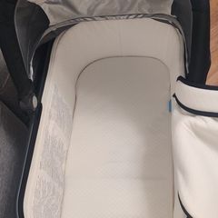 Uppababy Bassinet with rain cover for Vista V2, Cruz, and Ridge