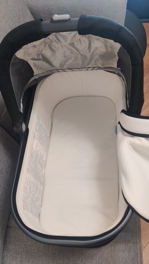 Uppababy Bassinet with rain cover for Vista V2, Cruz, and Ridge