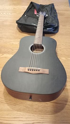 Fender 3/4 guitar + gig bag