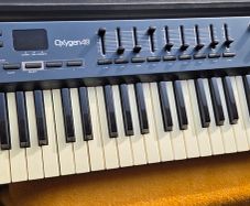 M-Audio Oxygen 49 (3rd gen) midi keyboard