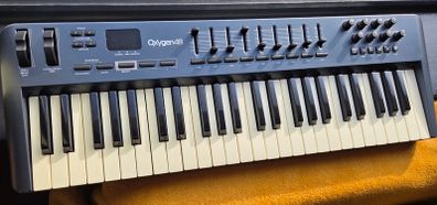 M-Audio Oxygen 49 (3rd gen) midi keyboard