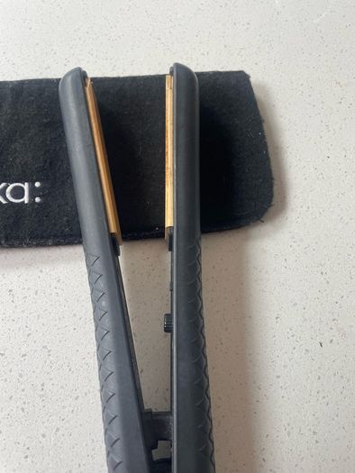 amika hair straightner