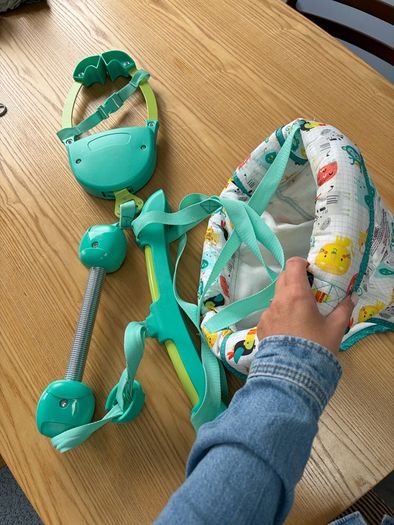 Baby door swing bouncer