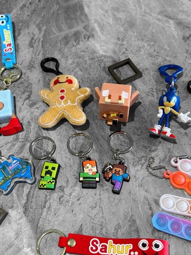 Pre Owned Huge Novelty Keyring Lot x18