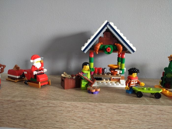 LEGO Winter Village Accessories and Mini Figures Bundle 1