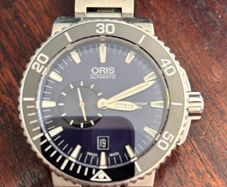 ORIS Aquis Small Second Date