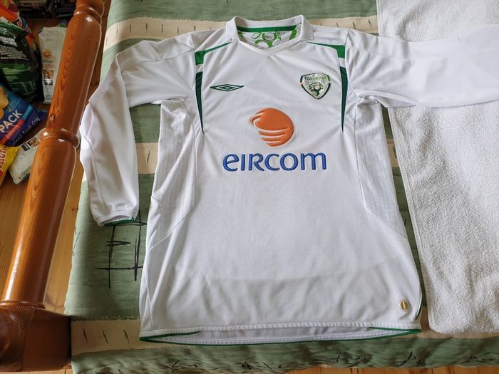 Ireland Football Long Sleeve Away Jersey 2006 to 2007 Small Adult Umbro