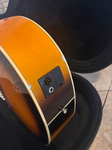Gibson SJ200 Style Guitar