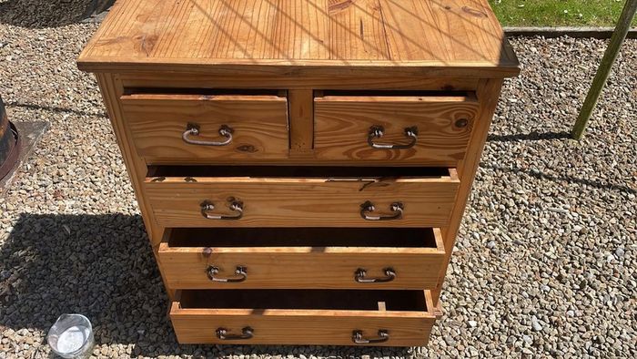 Chest of drawers