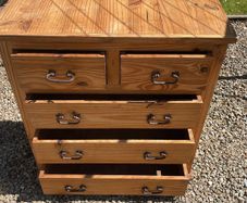Chest of drawers