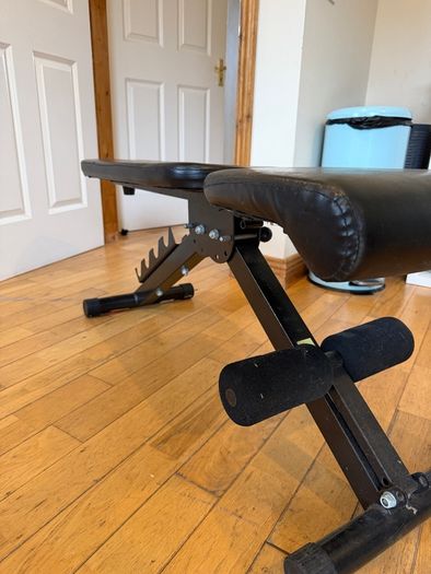 Adjustable dumbbells and bench