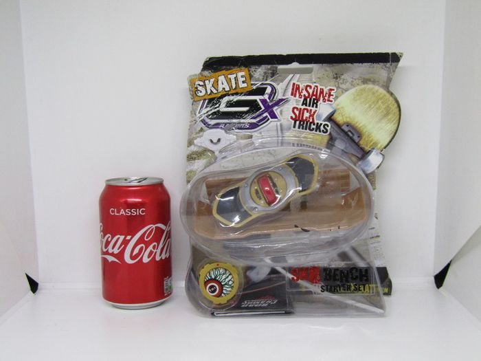 Lot of 3 packets of gx skate racers skateboard tricks skaters gyro power rip cord gift fingerboard tech deck mini skateboard made by Jakks Pacific 2009 brand new sealed