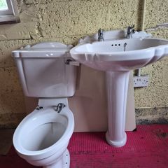 Bathroom suite
